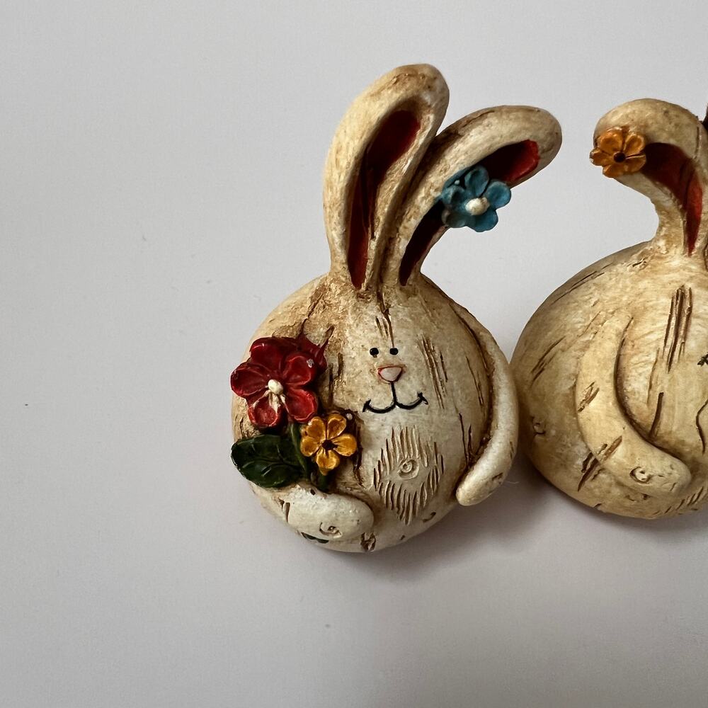 Set of 2 Rustic Easter Bunny Rabbit Figurines Holding Flower Spring Decor Easter - Picture 3 of 9